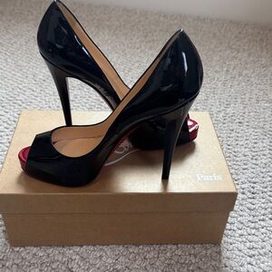 Christian Louboutin Very Prive 120 Patent Calf Pump.Iconic Red Sole, Never Worn